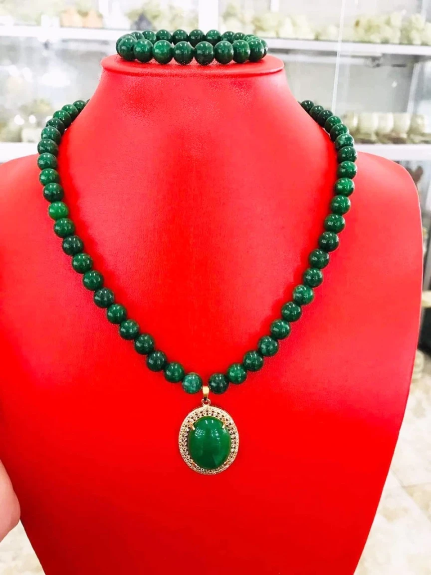 Bộ vòng cổ ngọc Jade màu xanh lục