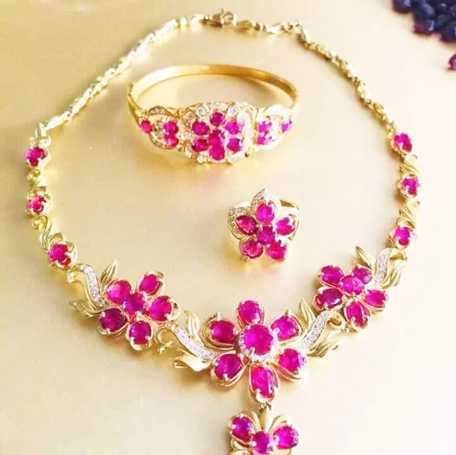 Bộ trang sức đá ruby tự nhiên